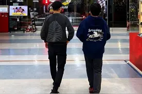 我儿子是医生，同事儿子是教师，年薪都是12万，俩人生活天差地别图片
