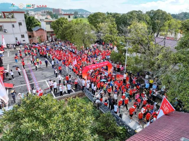 近1500人在韶关南雄“重走长征路”