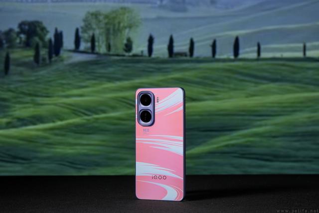 iQOO Neo11首测：中端性能机也要品质升杯