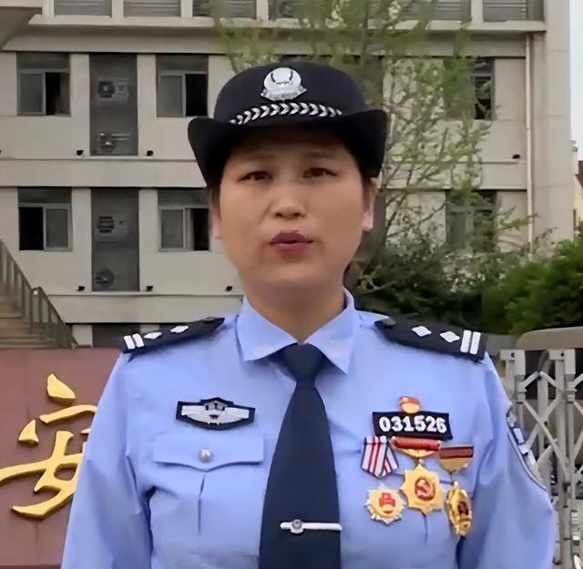16年前，汶川女警揭衣露乳哺育9婴，归来连升四级，最后结局泪目