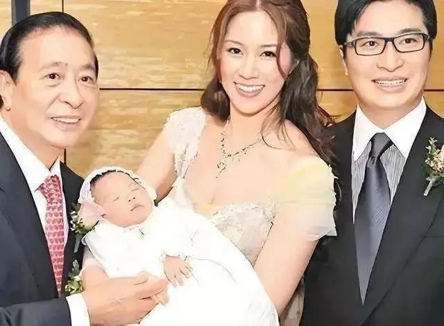 “千亿儿媳”彻底成笑话!43年来任人摆弄,连吃馄饨的自由都没有