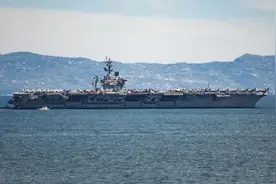 美国航母红海跑路，胡塞武装打出新格局，美军航母不够用，也许南海能清静一段时间图片