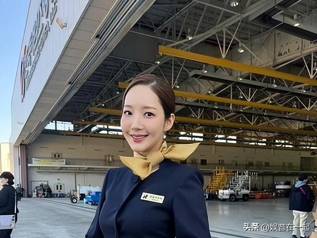 朴敏英：从“金秘书”到“纸片人”，她经历了什么？