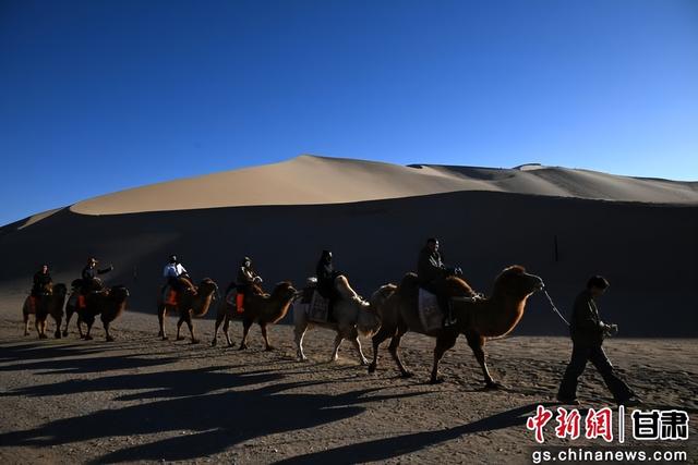 敦煌前10个月旅游接待超2300万人次