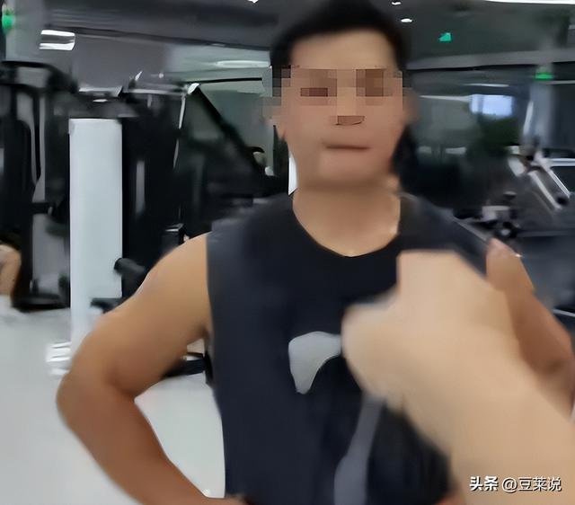 妻子出轨男小三后续：正脸被扒，抓奸画面炸裂，难怪丈夫鱼死网破