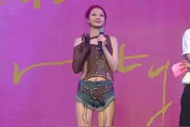 25岁女歌手自曝被侵犯，正骨被男医师触碰隐私部位，细节太恶心！图片