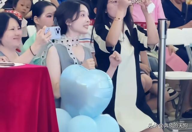 福建一舞蹈老师因长相俏皮大火！台下目光紧随台上的萌宝
