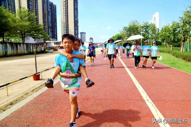 与秋景同行！港南迎来8000人健步走