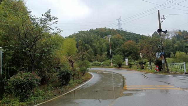 两性关系，50岁后的女人不怕你占便宜，就怕你做到这一步