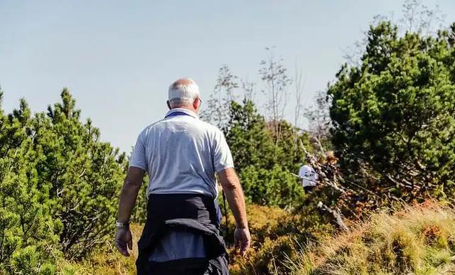 医生再次提醒：过了72岁的人，宁愿坐着不动，不要随便做这些运动