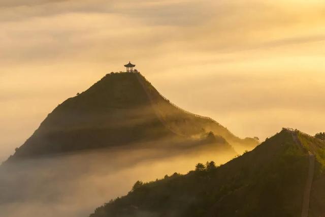 西和云华山：朝看日升云海间 暮观日落染层山