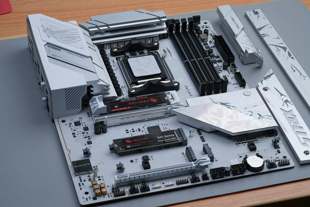 实测22款游戏！AMD RX9070是4K游戏入门卡还是爽玩卡？