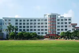 女儿高中要上金中海湾一中，还是潮阳实验好？-图片