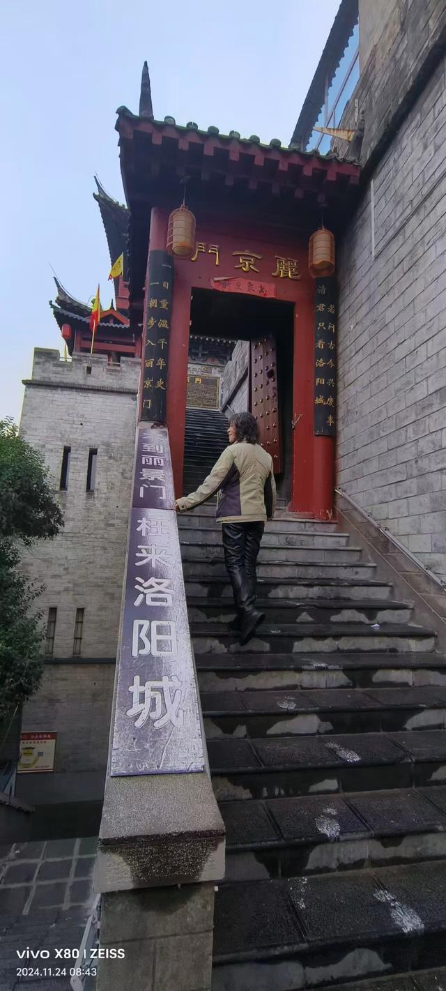 丽景门登临记：在晨光中叩问一座城