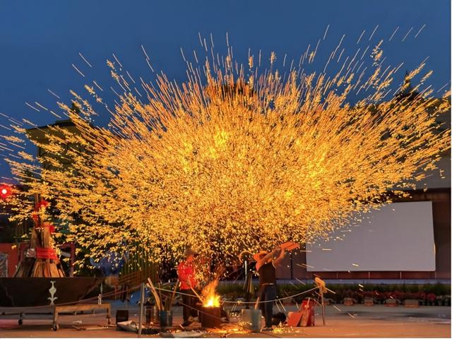 暑期亲子去哪玩？侏罗纪盛夏狂欢节畅玩指南来了~快来抢免费门票！