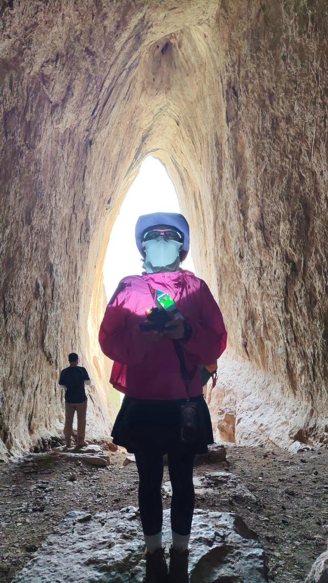 山西太行山中藏着一只天眼，当地人称老雕窝，驴友叫它天门洞