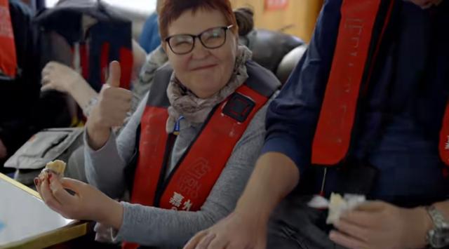 乐山大佛迎来入境游客破30万，国际游客为何青睐此地？