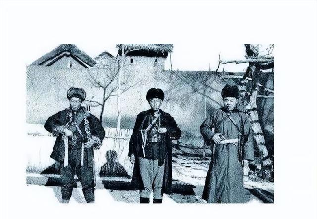 我国最后一个土匪，杀害叔叔，霸占婶婶，让解放军追踪了15 年！