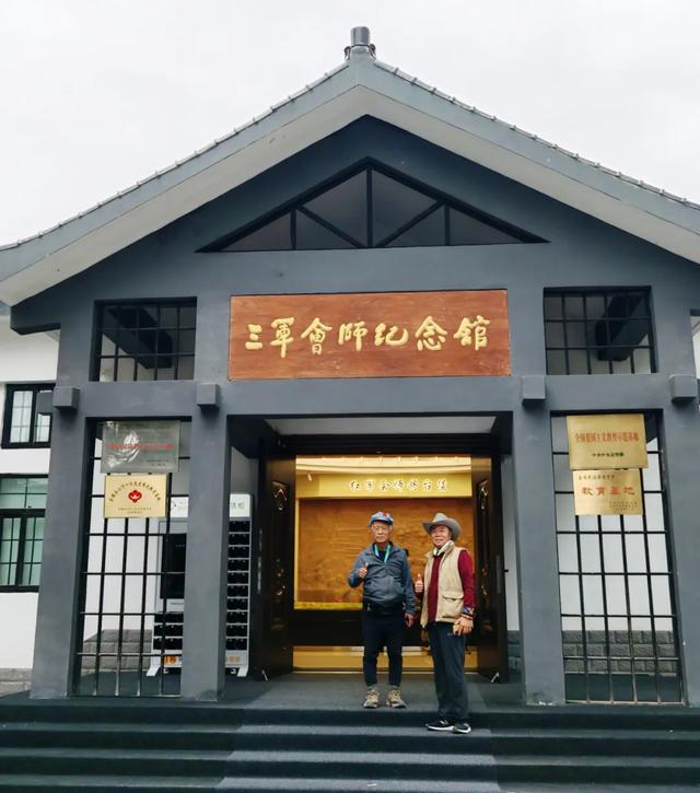 74岁香港大爷重走长征路,半年徒步6000公里,即将抵达吴起镇