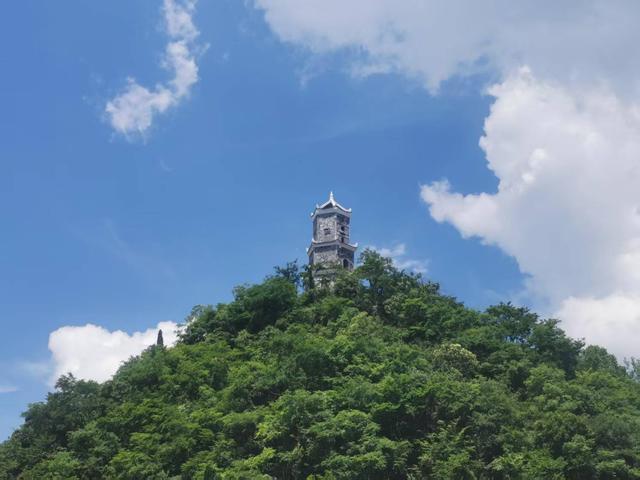 遵义播州：宝峰山上宝峰塔