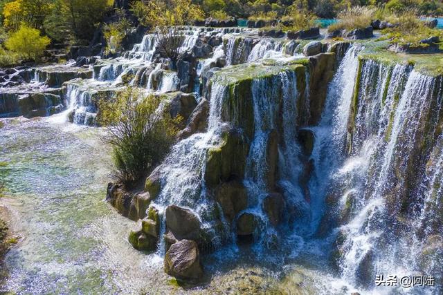 如果说玩转玉龙雪山得花300元,那么这个人工瀑布起码值50