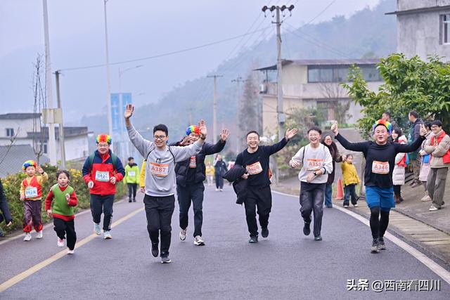 天全人的新年仪式:不抢头香,去登大岗山！1314米处遇见更好的自己