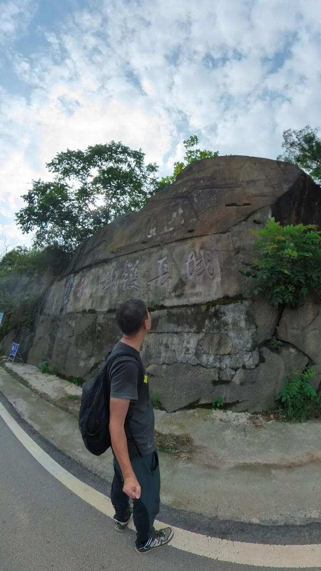 重庆沙坪坝发现神秘洞府，满壁文字暗藏玄机，主人疑是避世高人