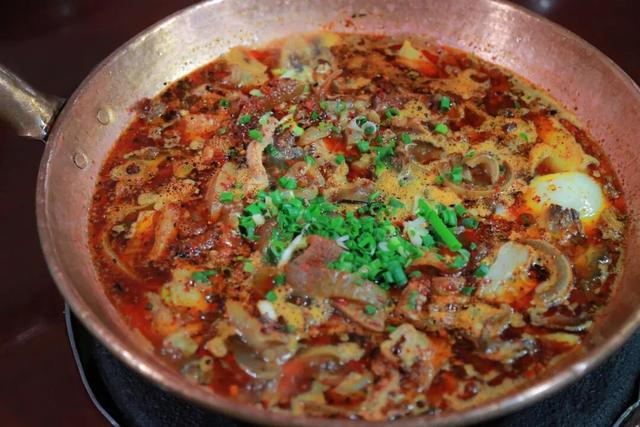 腾冲银杏季｜4天5夜黄金攻略，把金黄、温泉、烟火全打包～