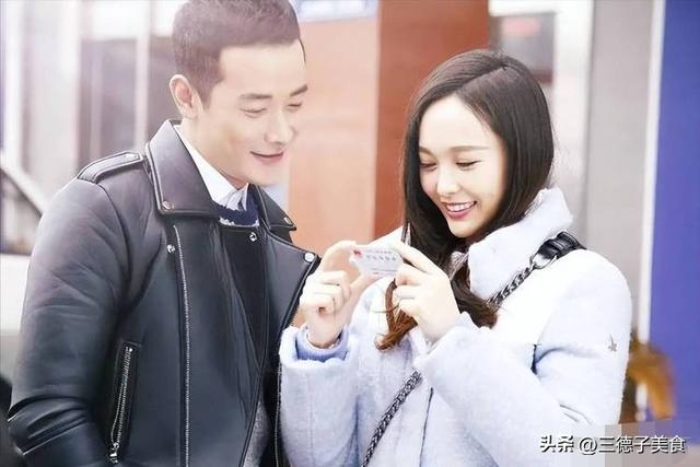 罗晋父亲葬礼现场曝光，罗晋抱遗照神情哀伤，唐嫣在身后全程陪伴