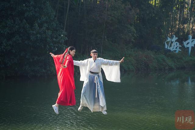 不止于看竹，网络大V在万亩竹海解锁文旅新玩法|国内国际大V宜宾行