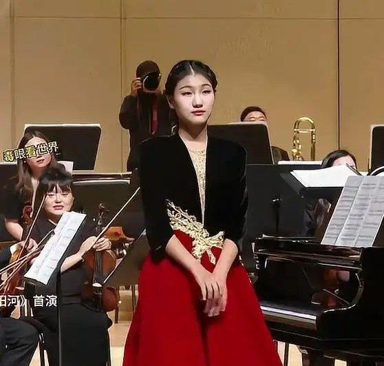 毛主席的曾孙女毛甜懿，北京101高中的学生，还是位天才钢琴少女 ​ ​​​