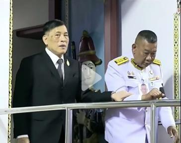 葬礼第10天！泰王被侍从扶着走，苏后冷着脸，欧拉弄独自祭奠婆婆