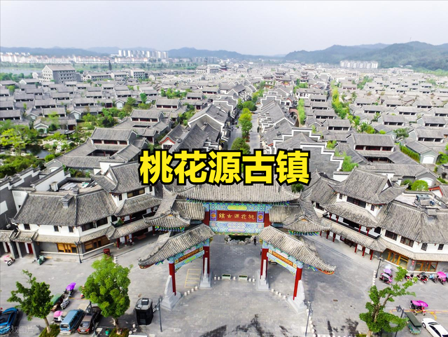百亿“假古镇”沦为“空城”，谁在为这场资本狂欢买单？
