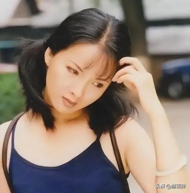吃里扒外！定居美国13年，回国捞金惨遭“驱逐”，52岁活成了笑话