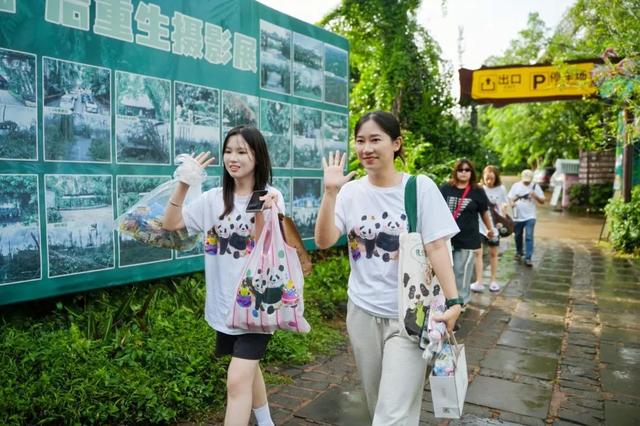海野热带大熊猫兄弟十二周岁生日庆典暨第七届海野国际熊猫粉丝节盛大启幕！