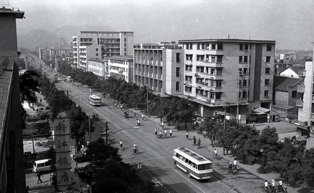 1958年韦国清建议广西省会迁柳州，毛主席皱眉：那首都定在兰州？
