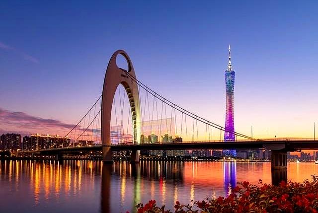 人到中年，一个女人开始频繁运动、健身，往往说明一个问题