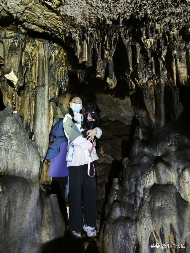 山西阳泉发现一处山洞，洞口阴森诡异，内部犹如一个玄幻空间