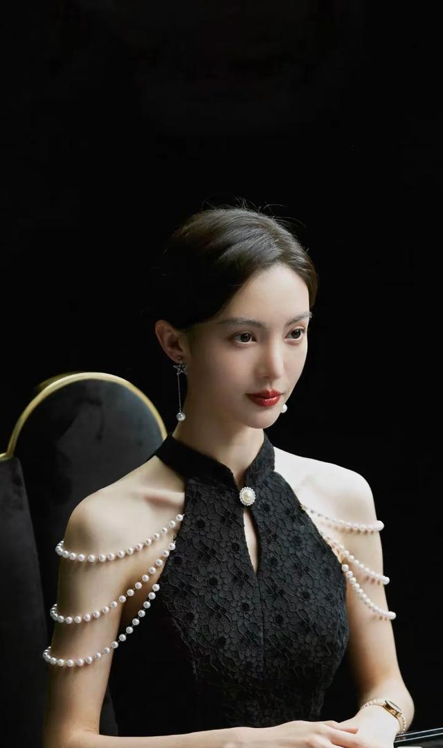 赵露思想和公司解约，只能赔钱，陈楚生当年可是被索赔了225亿