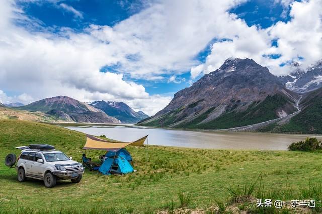 车轮上的自由：自驾游为何成为单身男女的“吸引力磁场”