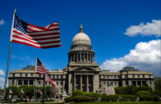 中美两军密会后，中国再次见识到了，特朗普不顾后果的疯狂
