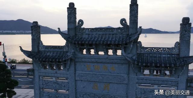 跟着交通去旅行|一湖双镜 舟行古今 东钱湖“双”航线勾勒水墨与烟火双面美学