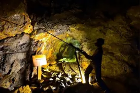 浙江深山发现大量骨骸，警方前往调查后，竟发现明朝时期硕大金矿图片