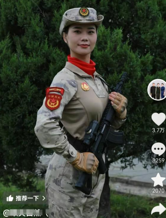 女民兵李思颖阅兵回家后仅半天，又官宣新身份，太牛了，全网恭喜