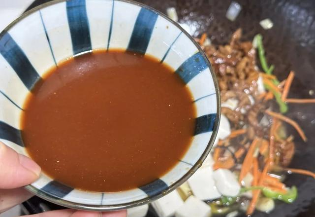 这道家常菜，小朋友吃完第二天还要再吃，简单炒一盘，超级下饭！