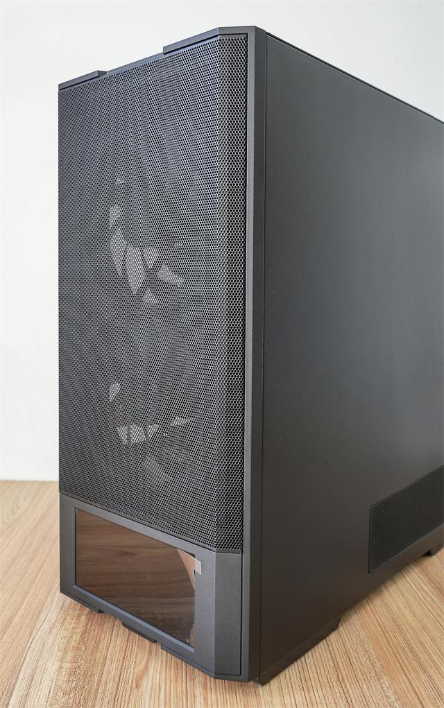 自带屏幕的主机—联力207D+9950X3D+ROG B850-F+索泰5070Ti装机