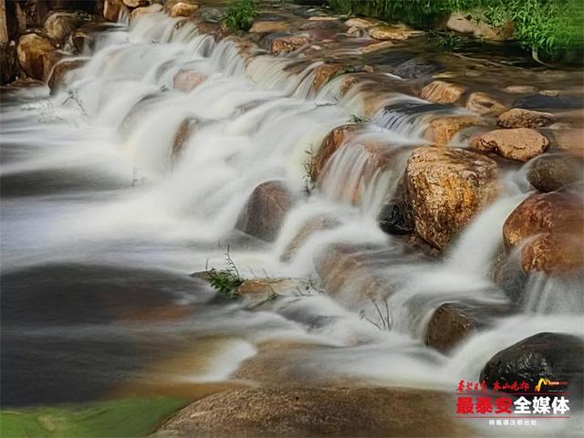 雨后虎山水库飞瀑如练 梳洗亭里听涛赏绿