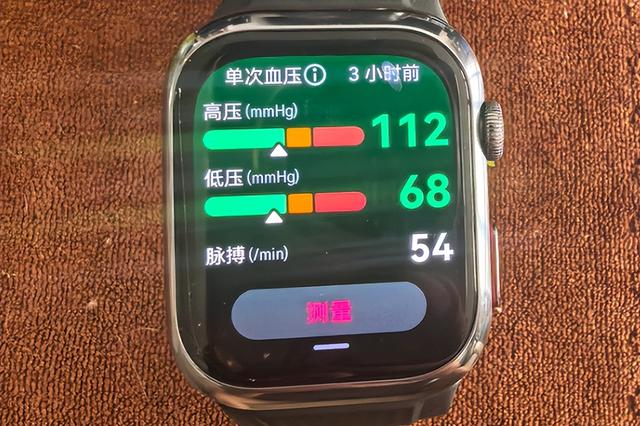 爸妈的腕上守护神｜2025年超全老人智能手表选购指南