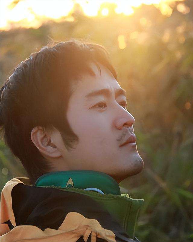 他28岁跳楼身亡	，离开前顶楼徘徊3小时，留17字感人遗言告别人间