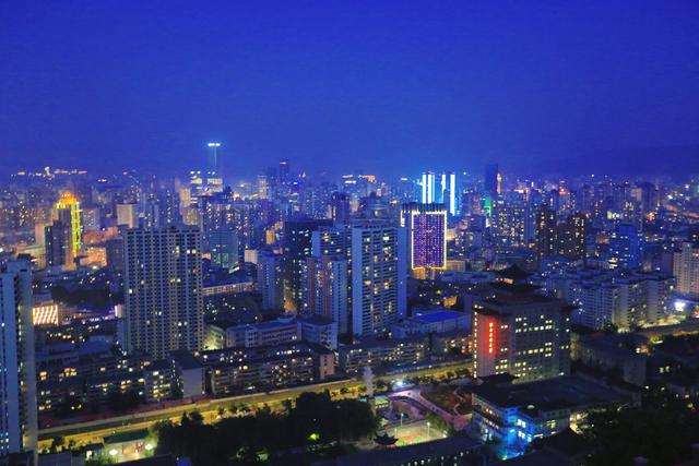 兰州兰山公园，等一场照亮金城的暮色，是欣赏城市美景的好去处